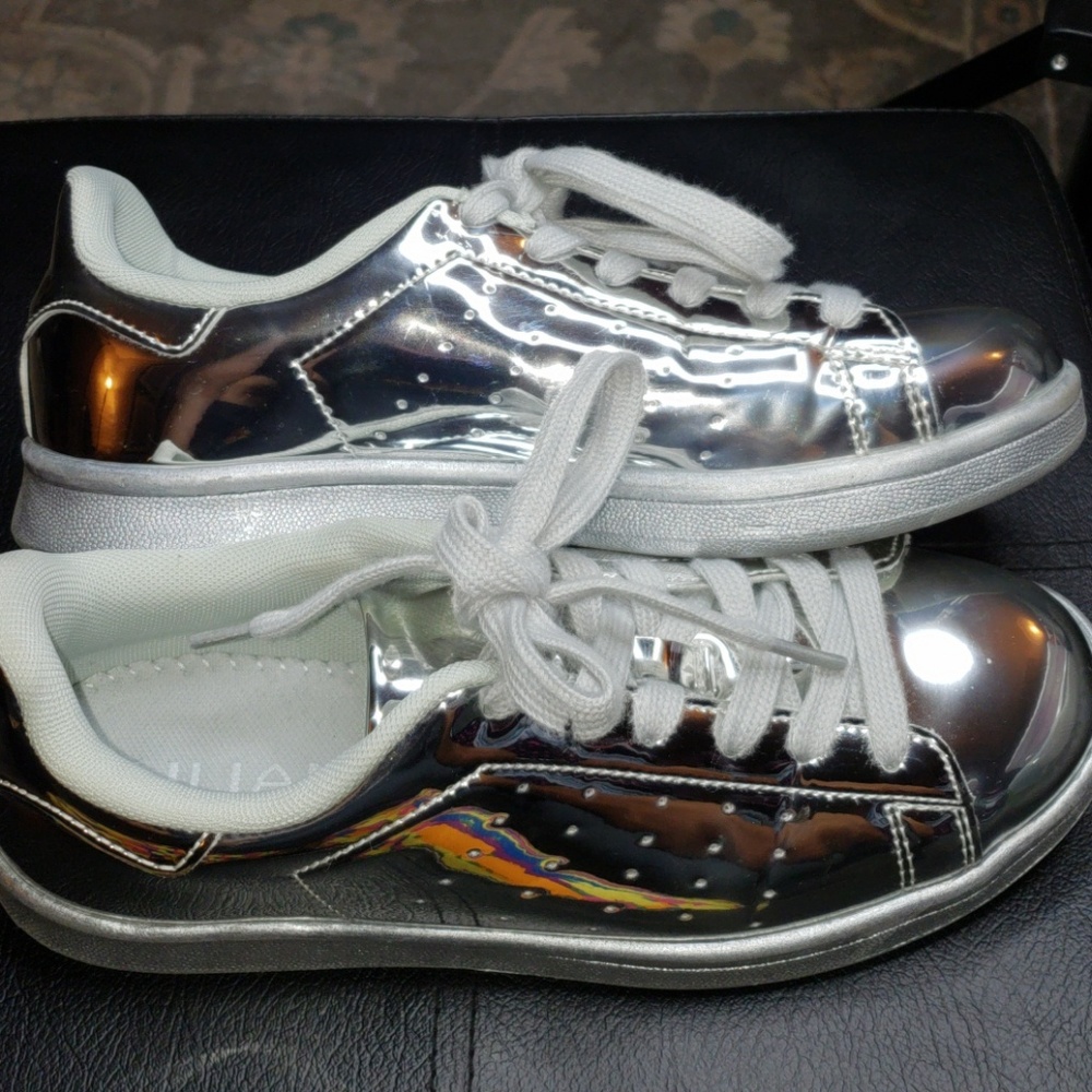 💋 Liliana Sz 8 Patent Silver Sneakers